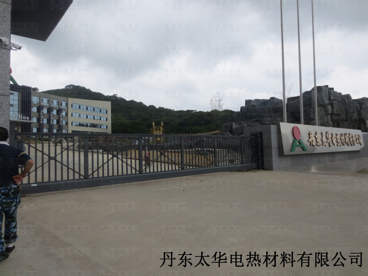 丹東太華電熱材料有限公司818L智能無(wú)軌懸浮門案例