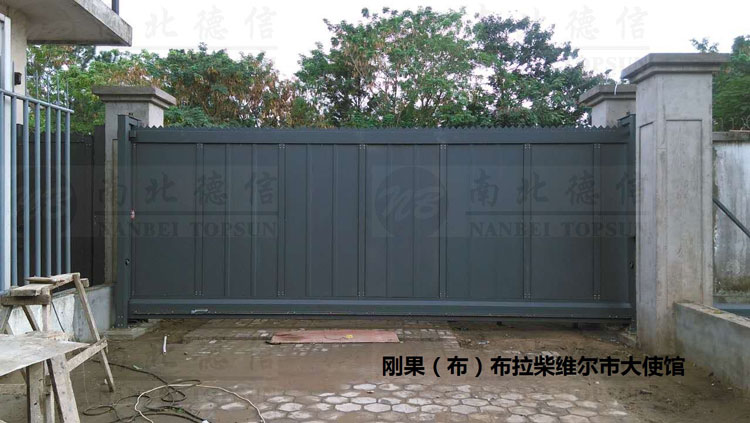 剛果大使館歐寶818LP1智能無(wú)軌懸浮門案例