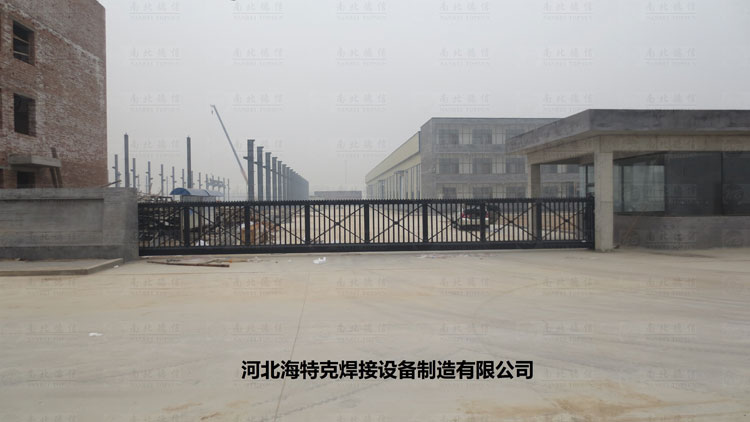 河北海特克焊接設(shè)備制造有限公司--818TJC-15米智能無(wú)軌懸浮門案例