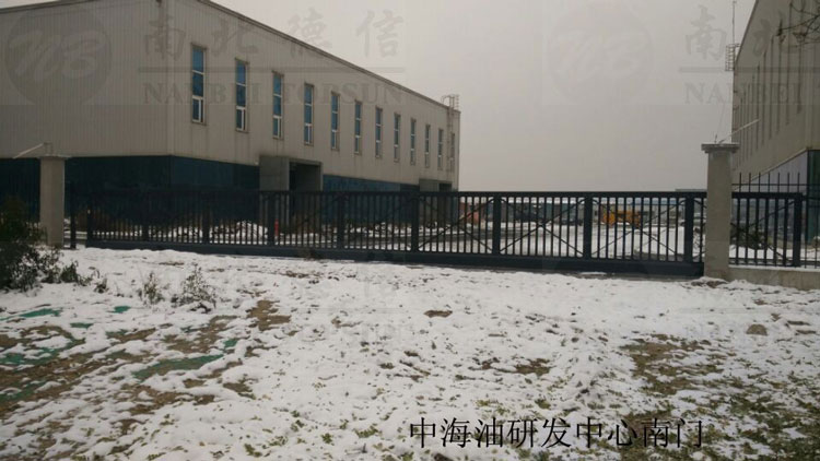 中海油研發(fā)中心南門智能無軌懸浮門案例